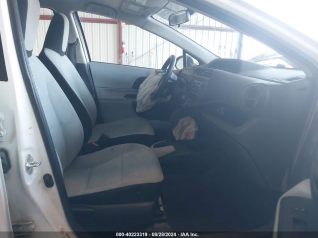 JTDKDTB3XE1563001 Toyota Prius C One