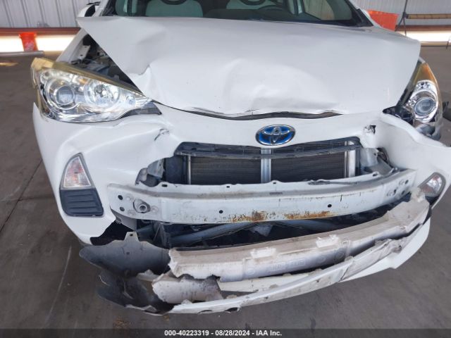 JTDKDTB3XE1563001 Toyota Prius C One