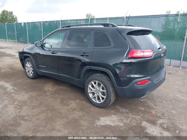 1C4PJLAS5GW230766 Jeep Cherokee Sport
