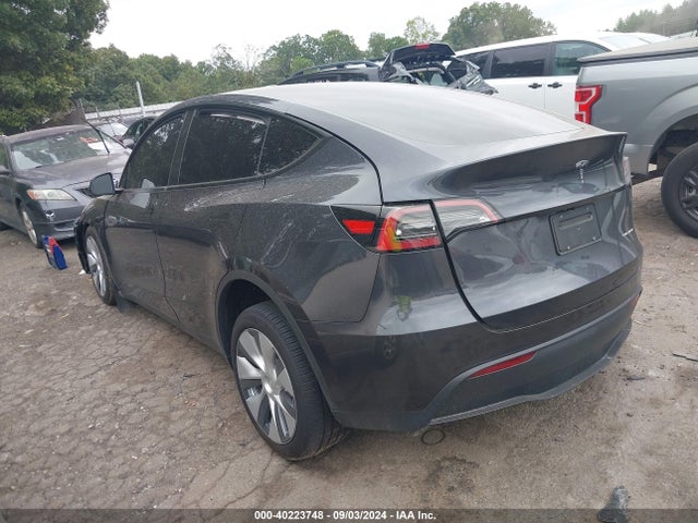 2024 TESLA MODEL Y 7SAYGDEE8RA288603 Photo 2