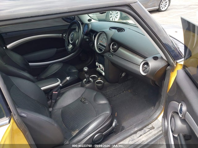 2008 MINI COOPER S WMWMF73508TT87009 Photo 4