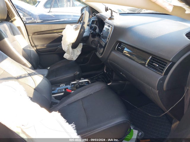 2017 MITSUBISHI OUTLANDER JA4AZ3A31HZ024264 Photo 4