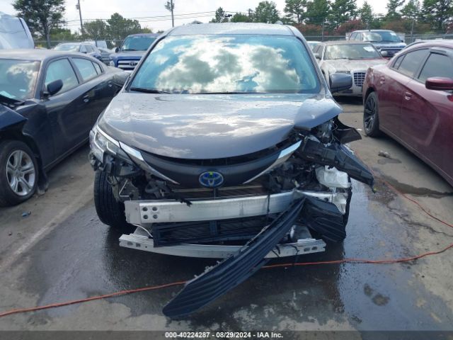 5TDKRKEC0MS031345 Toyota SIENNA LE