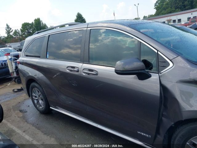 5TDKRKEC0MS031345 Toyota SIENNA LE