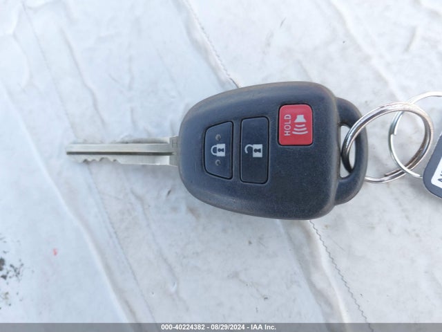 Toyota RAV4 LE 2015 JTMZFREVXFJ049837 Image 11