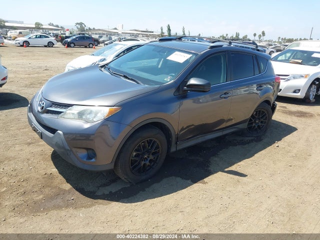 Toyota RAV4 LE 2015 JTMZFREVXFJ049837 Image 2