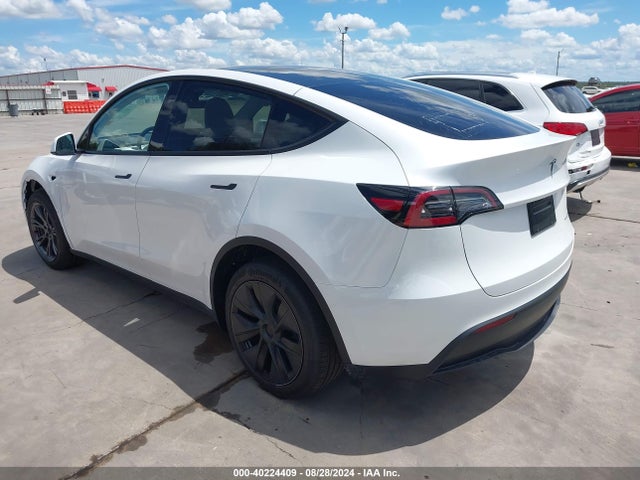 2024 TESLA MODEL Y 7SAYGAEE1RF120643 Photo 2