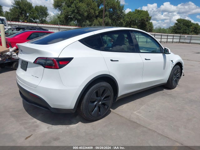 2024 TESLA MODEL Y 7SAYGAEE1RF120643 Photo 3