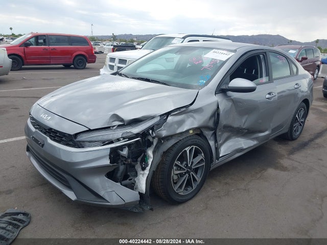 KIA Forte Lxs 2023 3KPF24AD8PE595226 Image 2
