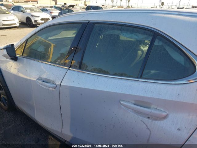 JTHX9JBH9M2053205 Lexus UX 250H