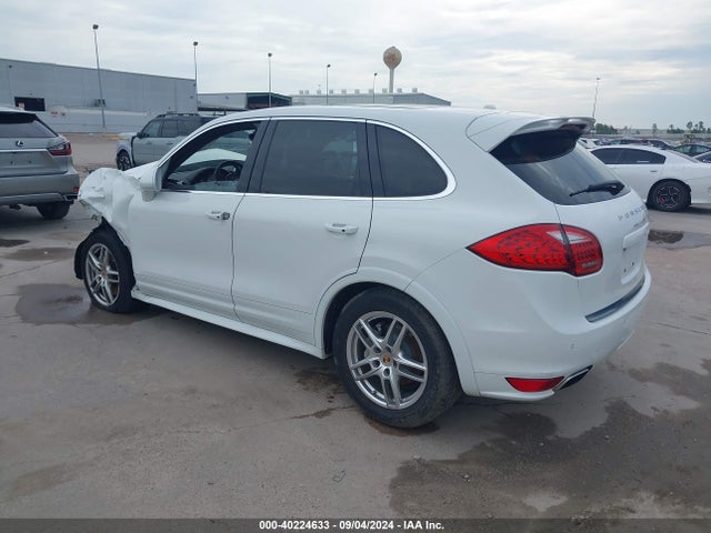 2013 PORSCHE CAYENNE WP1AB2A28DLA85716 Photo 2