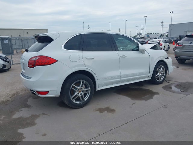 2013 PORSCHE CAYENNE WP1AB2A28DLA85716 Photo 3