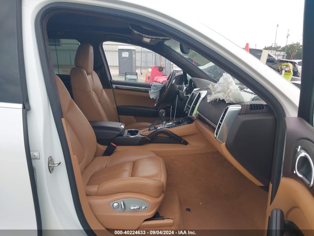 2013 PORSCHE CAYENNE WP1AB2A28DLA85716 Photo 4