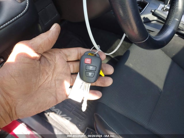 Toyota Rav4 Xle 2018 JTMWFREVXJD114910 Image 11