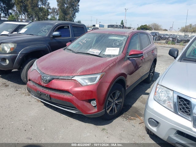 Toyota Rav4 Xle 2018 JTMWFREVXJD114910 Image 2