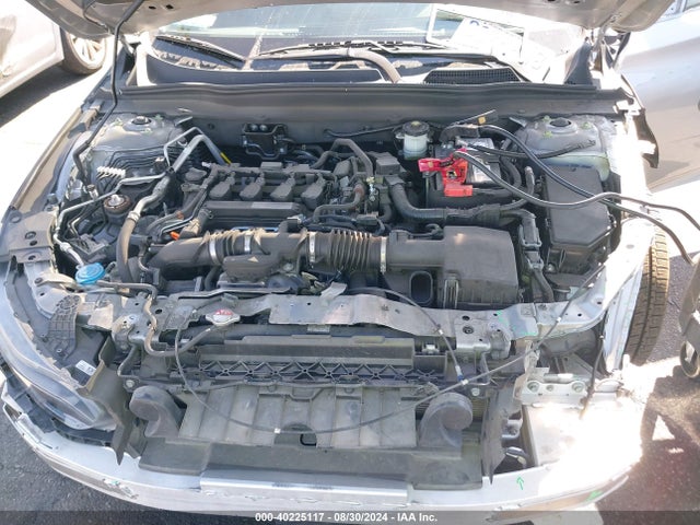 Honda Accord Touring 2018 1HGCV1F92JA040300 Image 10