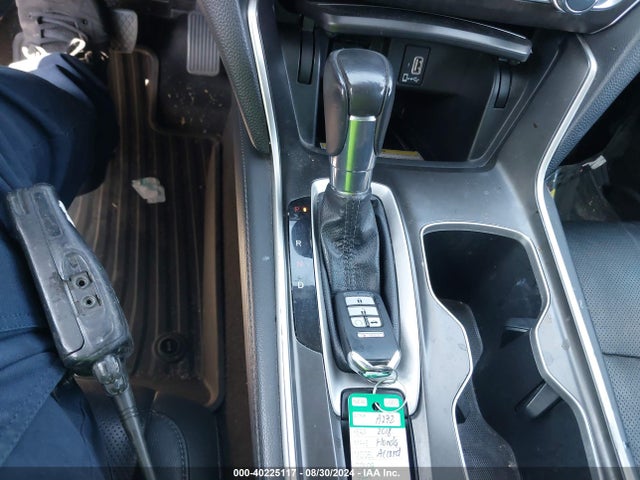 Honda Accord Touring 2018 1HGCV1F92JA040300 Image 11