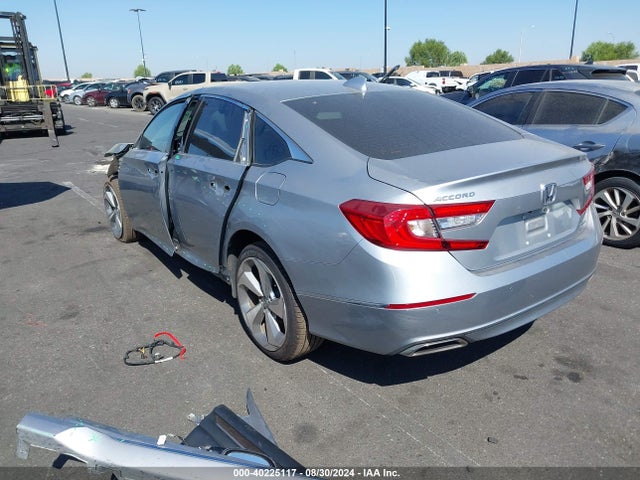 Honda Accord Touring 2018 1HGCV1F92JA040300 Image 15