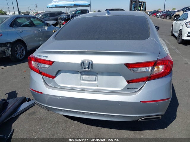 Honda Accord Touring 2018 1HGCV1F92JA040300 Image 17