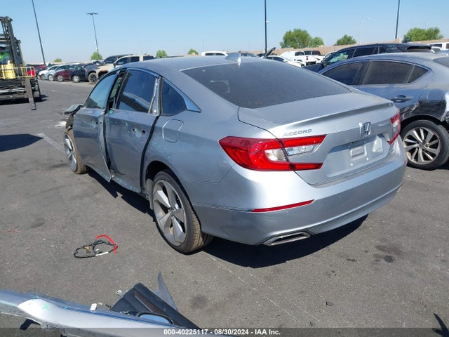 Honda Accord Touring 2018 1HGCV1F92JA040300 Image 3