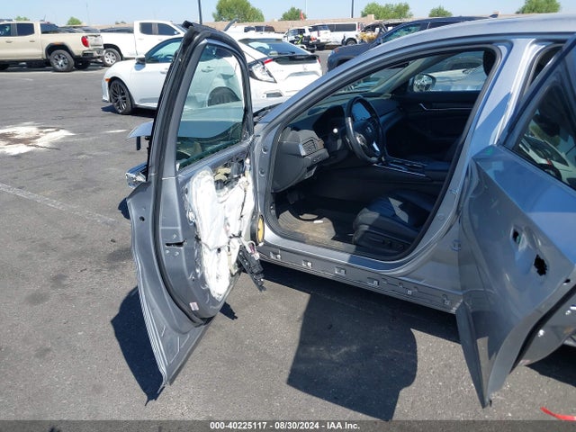 Honda Accord Touring 2018 1HGCV1F92JA040300 Image 5