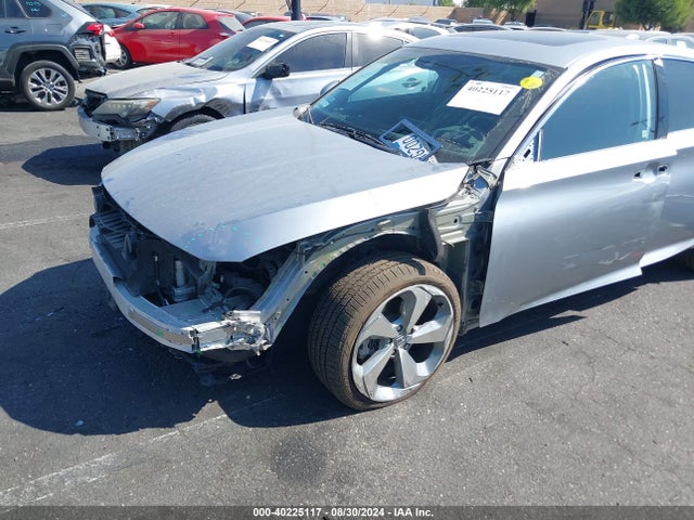 Honda Accord Touring 2018 1HGCV1F92JA040300 Image 6