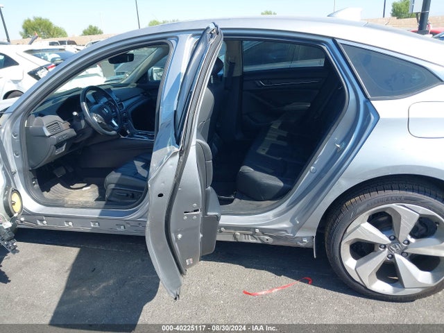 Honda Accord Touring 2018 1HGCV1F92JA040300 Image 8