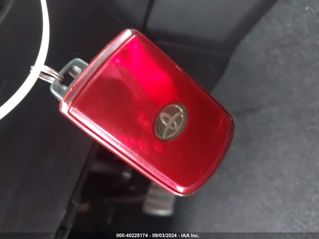 Toyota Rav4 Xle 2018 2T3WFREV0JW460385 Image 11