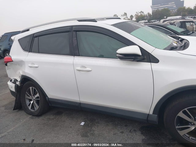 Toyota Rav4 Xle 2018 2T3WFREV0JW460385 Image 13
