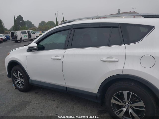 Toyota Rav4 Xle 2018 2T3WFREV0JW460385 Image 14