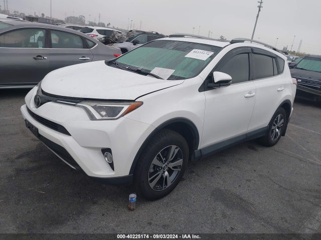 Toyota Rav4 Xle 2018 2T3WFREV0JW460385 Image 2