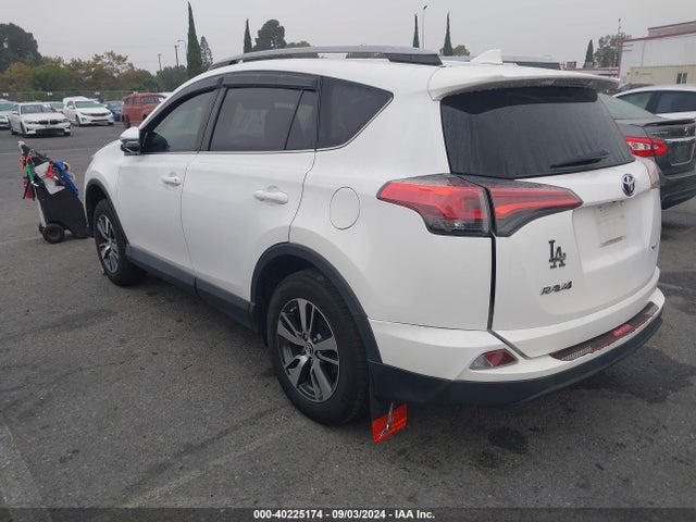 Toyota Rav4 Xle 2018 2T3WFREV0JW460385 Image 3