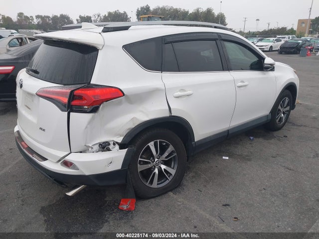 Toyota Rav4 Xle 2018 2T3WFREV0JW460385 Image 4