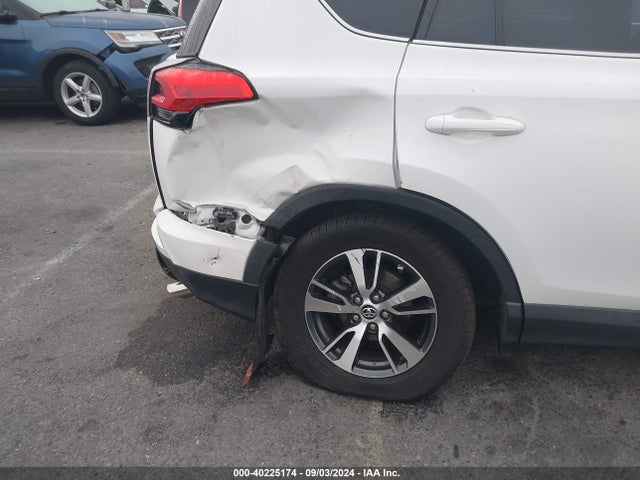 Toyota Rav4 Xle 2018 2T3WFREV0JW460385 Image 6
