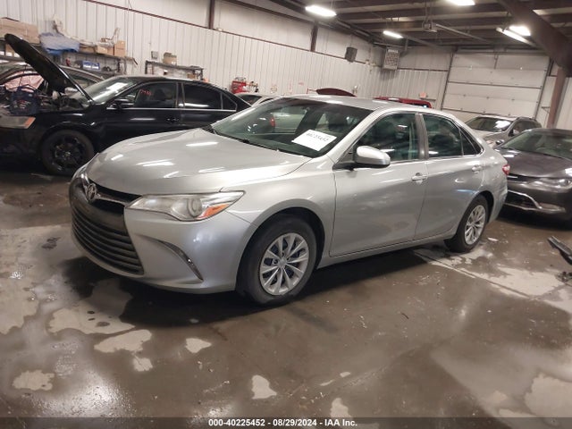 Toyota CAMRY LE 2016 4T4BF1FK3GR527914 Image 2