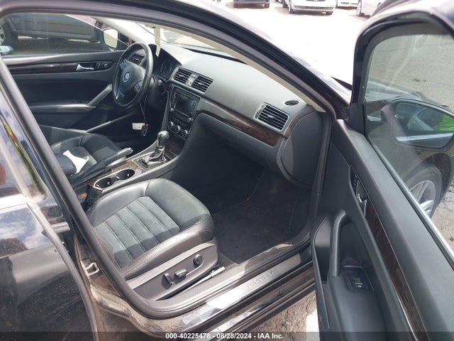 1VWCN7A35EC022322 Volkswagen Passat 2.0l Tdi Sel Premium