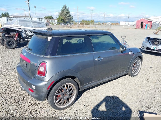 2007 MINI COOPER S WMWMF73517TL89723 Photo 3