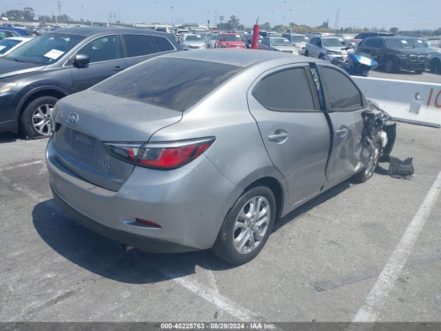 3MYDLBZV9GY102241 Scion p5v