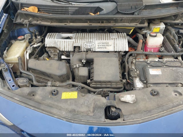 Toyota Prius V Two 2015 JTDZN3EU3FJ033499 Image 10