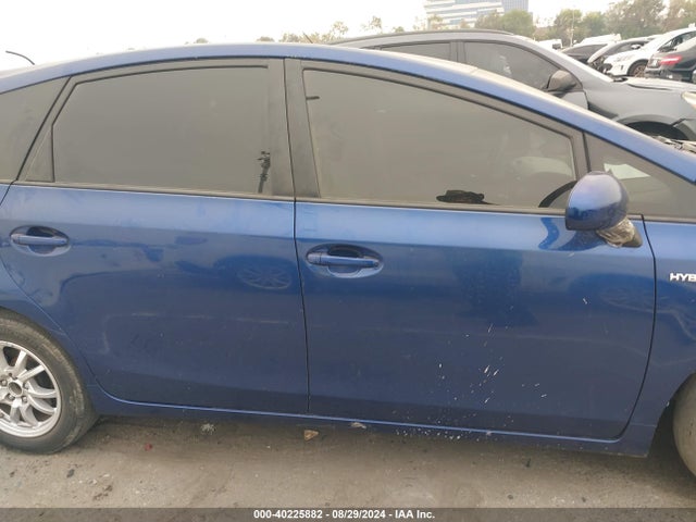 Toyota Prius V Two 2015 JTDZN3EU3FJ033499 Image 13