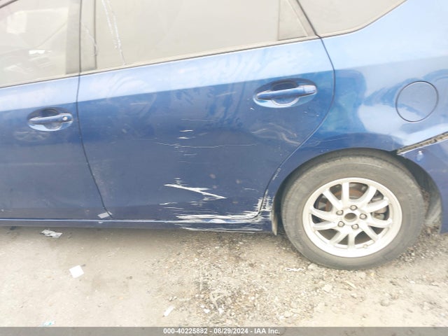 Toyota Prius V Two 2015 JTDZN3EU3FJ033499 Image 17