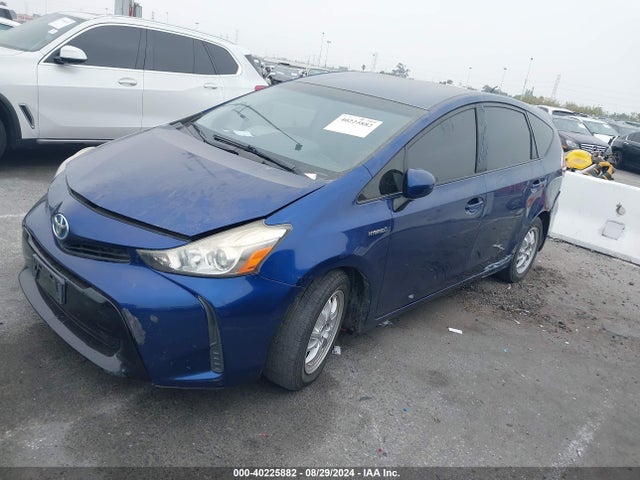 Toyota Prius V Two 2015 JTDZN3EU3FJ033499 Image 2