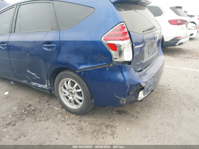 Toyota Prius V Two 2015 JTDZN3EU3FJ033499 Image 6