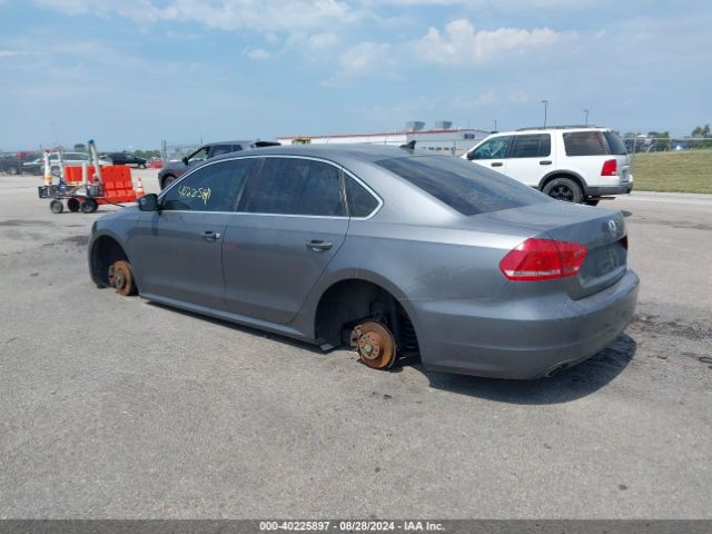 1VWBV7A30FC044323 Volkswagen Passat 2.0l Tdi Se