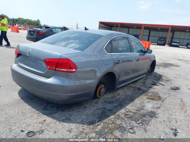 1VWBV7A30FC044323 Volkswagen Passat 2.0l Tdi Se