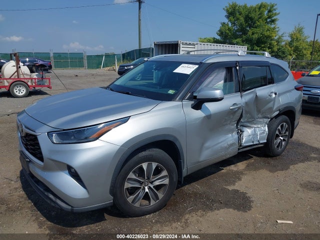 Toyota Highlander Xle 2021 5TDHZRBH7MS529416 Image 2