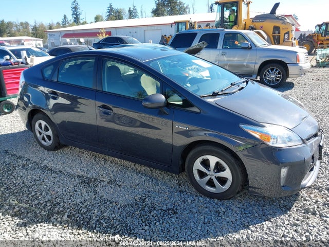 Toyota Prius Three 2014 JTDKN3DU6E0392658 Image 13