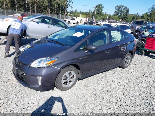 Toyota Prius Three 2014 JTDKN3DU6E0392658 Image 2