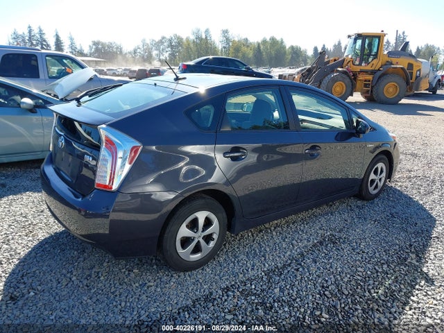 Toyota Prius Three 2014 JTDKN3DU6E0392658 Image 4