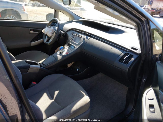 Toyota Prius Three 2014 JTDKN3DU6E0392658 Image 5